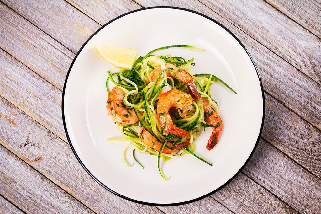 GAMBERI SALTATI CON CIPOLLA DI TROPEA E ZUCCHINE